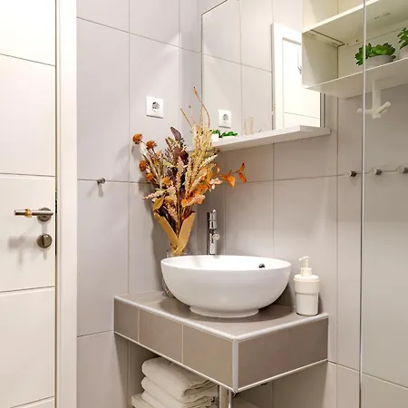 Charming Renovated Next To The Sea * Sibenik